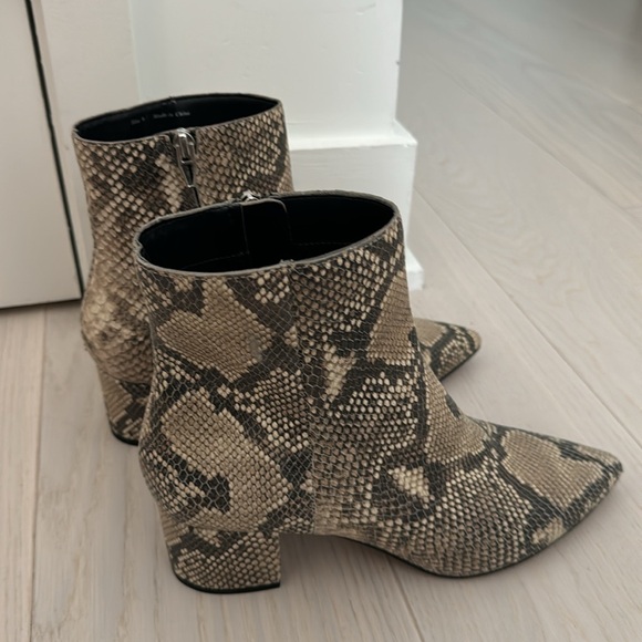 Dolce Vita Bel Booties Snake Print - Picture 2 of 3